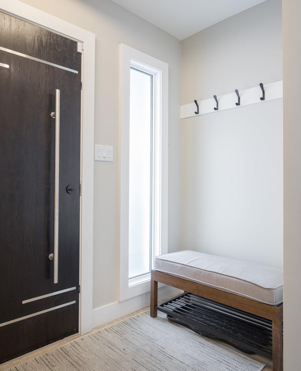 RCID_'s tweet photo. Are you welcoming guests this week-end? A backer board and hooks can make it easy to hang their coats.
Interior Design: @rcid_
Build: @williamblakehomesyyc
Photo: @shellardphoto
#yycdesign #architecturaldigest #yychomes #frontentry #contemporaryfront door https://t.co/dzi6lvsrzz