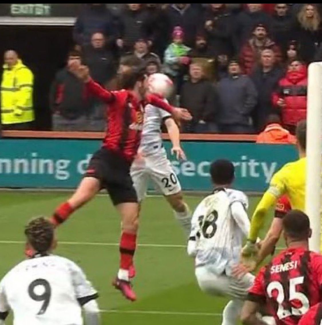 nuralammn's tweet photo. @premierleague @afcbournemouth https://t.co/RfIHT3gGkm