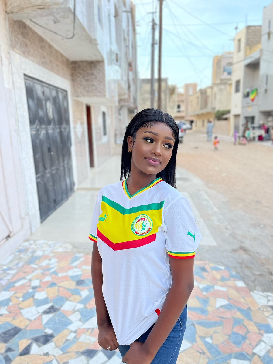 Une sénégalaise bien sénégalisée🇸🇳🥳🎊
#canu20 🇸🇳💕🥰
#Miss_D🖊️❤️🎉