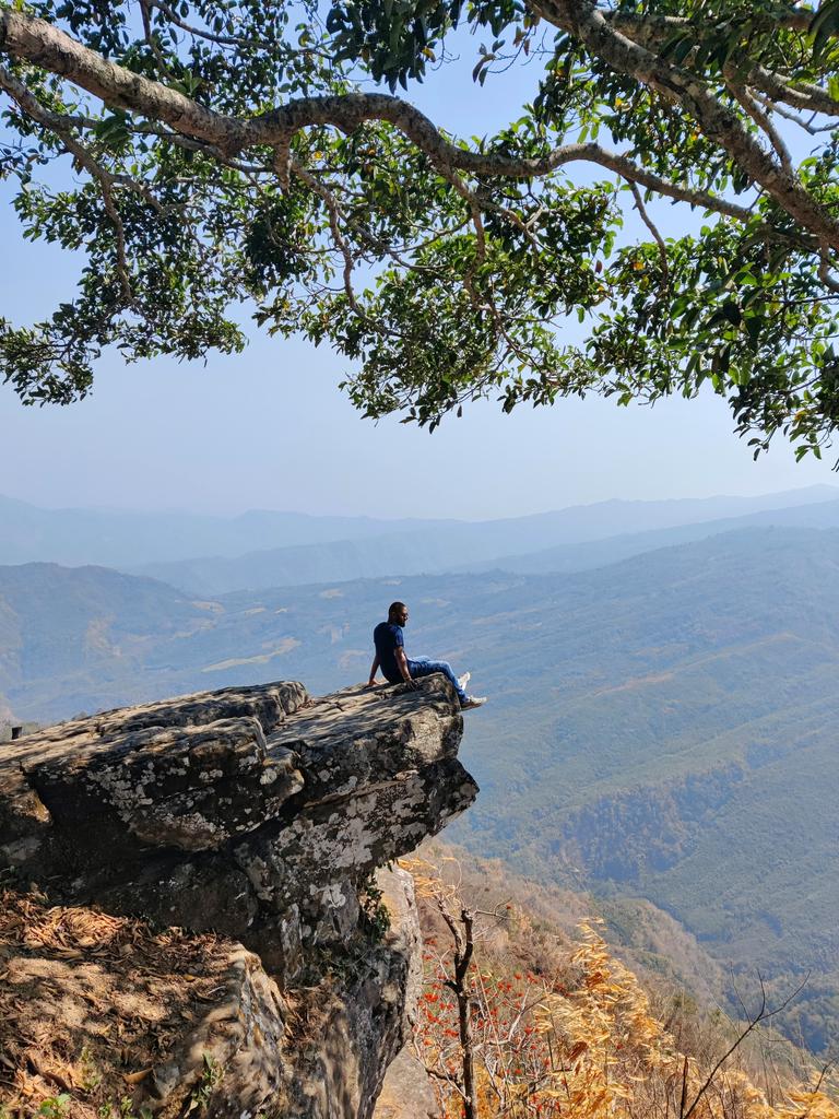 tweethimangshu's tweet photo. This alluring hilltop is a symbol of eternal love at #Mizoram called at #PhulpuiTlang, Phulpui Graves or Zawlpala Thlan Tlang π
@Mizoram_Tourism #northeastindia https://t.co/jKazrCkX2M