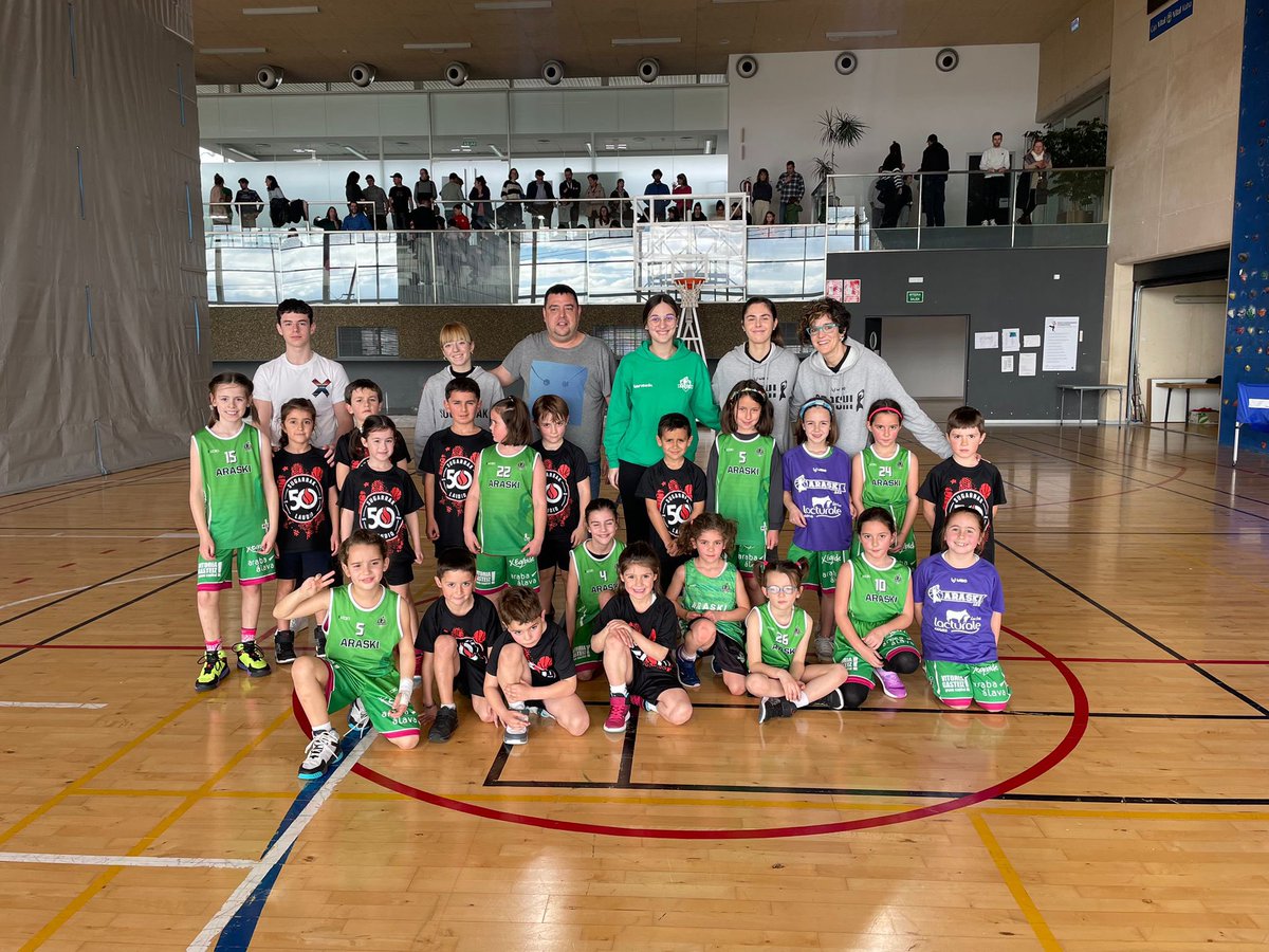 𝐂𝐀𝐍𝐓𝐄𝐑𝐀

Hoy las txikis de 2015 han jugado contra <a href="/SugarrakLaudio/">🆂🆄🅶🅰🆁🆁🅰🅺 🅻🅰🆄🅳🅸🅾</a> 

¡Qué buen partido en Sologana! 👏🏼

#ADNAraski  
#AhoraFaltasTú
#OrainZureTxanda