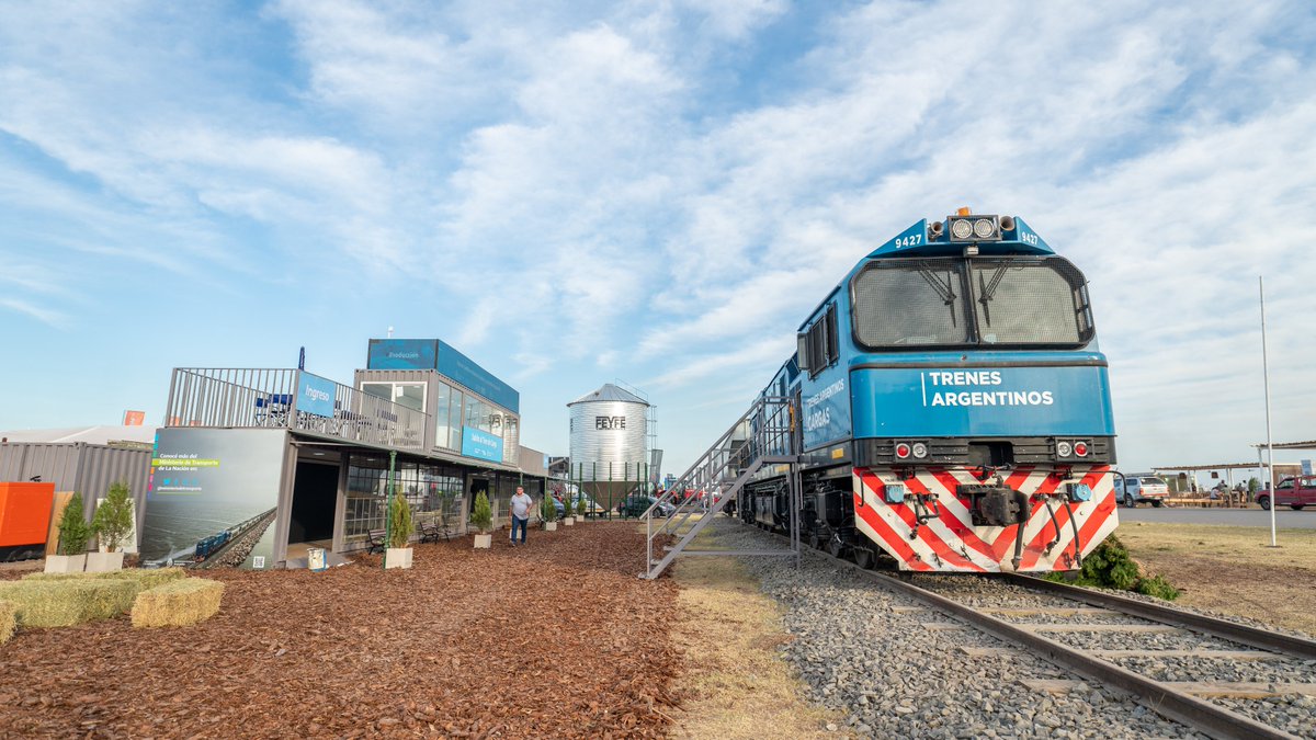 Trenes Argentinos Cargas (@tacargas) on Twitter photo También estuvieron <a href="/DamiContrerasOk/">Damian Contreras</a> de @FASEarg, José Beni de <a href="/AGPuertos/">AGP</a>, <a href="/joserarteaga/">José Arteaga</a> Director de <a href="/InfoCNRT/">CNRT</a> y nuestro equipo gerencial y comercial.
✅#SeguimosCreciendo porque la logística ferroviaria es un eslabón fundamental en la matriz productiva del campo argentino. También estuvieron <a href="/DamiContrerasOk/">Damian Contreras</a> de @FASEarg, José Beni de <a href="/AGPuertos/">AGP</a>, <a href="/joserarteaga/">José Arteaga</a> Director de <a href="/InfoCNRT/">CNRT</a> y nuestro equipo gerencial y comercial.
✅#SeguimosCreciendo porque la logística ferroviaria es un eslabón fundamental en la matriz productiva del campo argentino.
