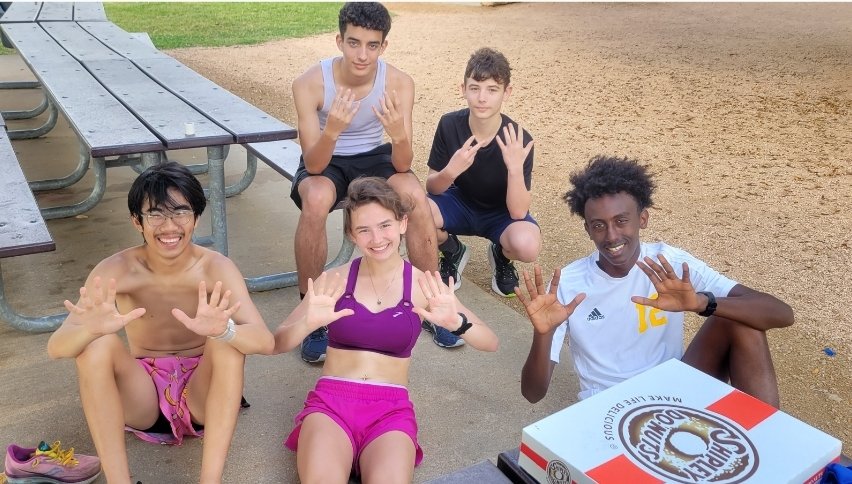 AMPgottarun's tweet photo. Starting spring break with a Sat morning 10 miler... just look at those smiles!! @SugarLandParks @KHS_Cougars @fbkempnertrack
@KempnerABC @FBISDAthletics
#Alwaysinpursuit #WeAreKHS #khs_gottarun #runlong https://t.co/vKIPZb6b7S