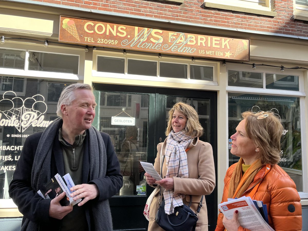 SylviaBakkerK's tweet photo. Stem nr. 23 in 2023!
U kan op mij stemmen!
#StemSylvia @vvdnh
Goed om met elkaar en vooral om met de kiezer in gesprek te gaan.
Samen met @StasJenV @MariannePoot @briewie @VVDAmsterdam
#Stem15maart
#provincialestatenverkiezingen https://t.co/V2yJSDLLiA