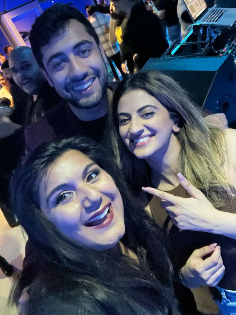 Rads_Chand's tweet photo. We met THE one and only @HarpreetUK last night 😍😍🌟❤️
Miss hearing you on @bbcasiannetwork when heading into work but so happy we got to bump into you 🥰 what a vibe last night was ✨️ https://t.co/Kk5tsnsAFc
