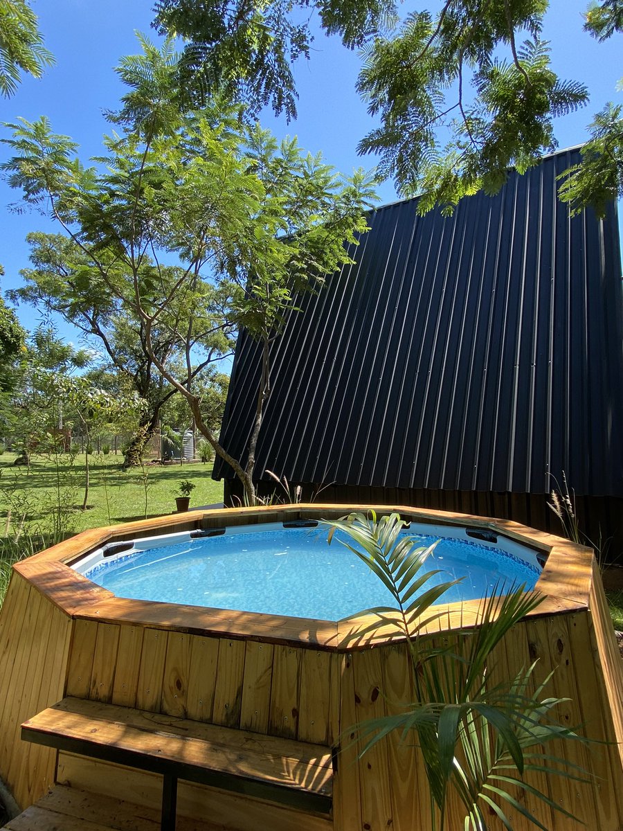 ral_acua's tweet photo. Se inauguró la primera Cabaña Alpina en Paraguay ubicada entre Caacupe y Tobati con costos desde 450.000gs en base doble con desayuno incluido! La cabaña totalmente equipada y amoblada, tiene piscina y jacuzzi, súper cómoda! Súper recomendado que visiten!! 🇵🇾🇵🇾 https://t.co/WOSesUzoWL