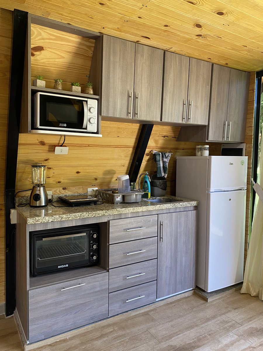 ral_acua's tweet photo. Se inauguró la primera Cabaña Alpina en Paraguay ubicada entre Caacupe y Tobati con costos desde 450.000gs en base doble con desayuno incluido! La cabaña totalmente equipada y amoblada, tiene piscina y jacuzzi, súper cómoda! Súper recomendado que visiten!! 🇵🇾🇵🇾 https://t.co/WOSesUzoWL