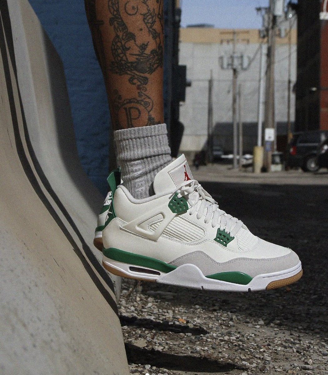 Air Jordan 4 Retro SB Pine Green