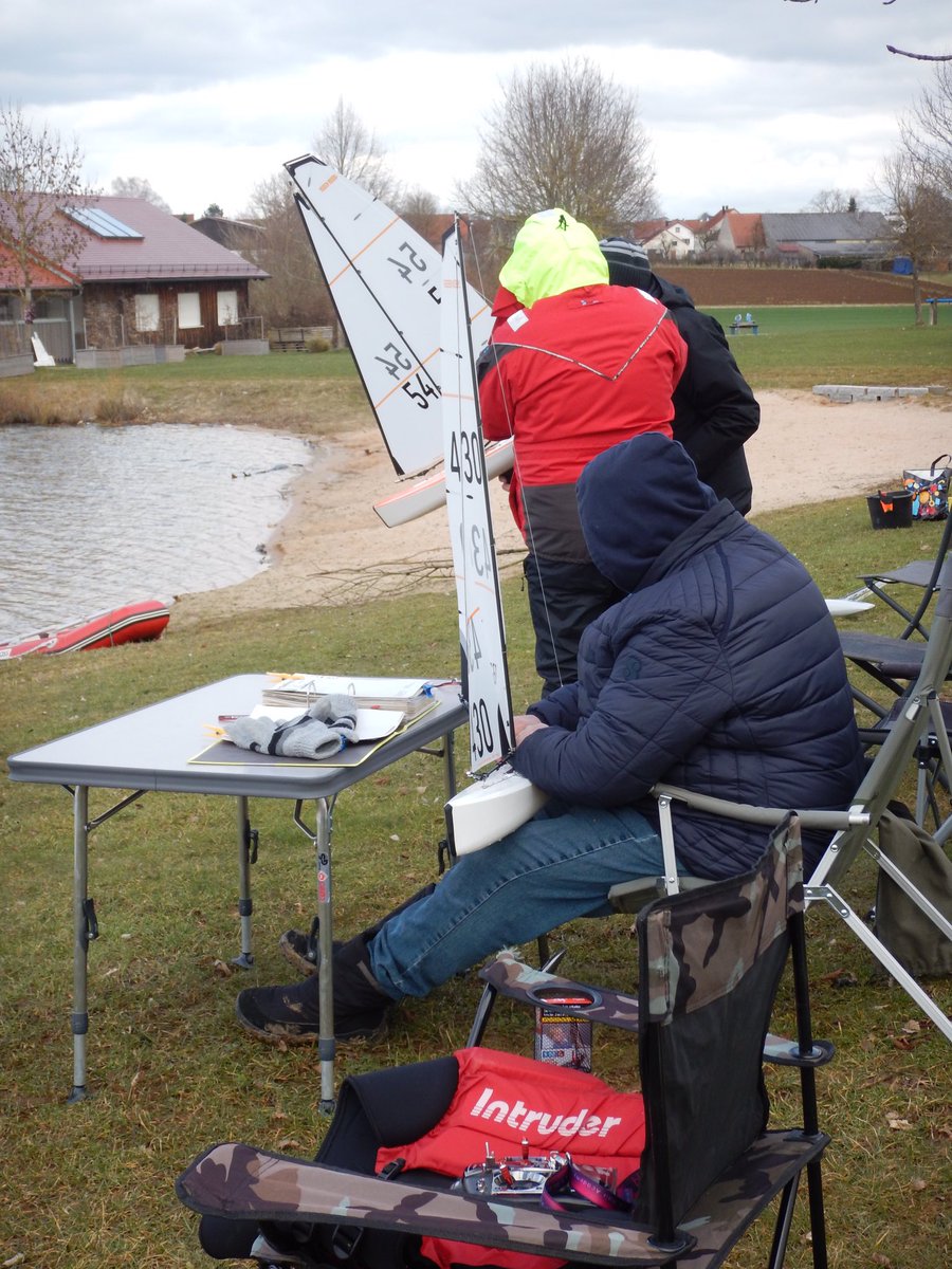 +1C Regatta 🥶 Wir haben fertig!
#myc #rg65 #rcsailboat #rcsailing #rcsail #radiocontrol #ansegeln #sailinglifestyle #sailinglife #sailing #sailboatrc #dsv #df95 #dkvrcs  #rcmodelboats #regatta #regattalife #vdmys #bessersegeln #regatta #iomclass #marblehead #df95 #rcsailingboat