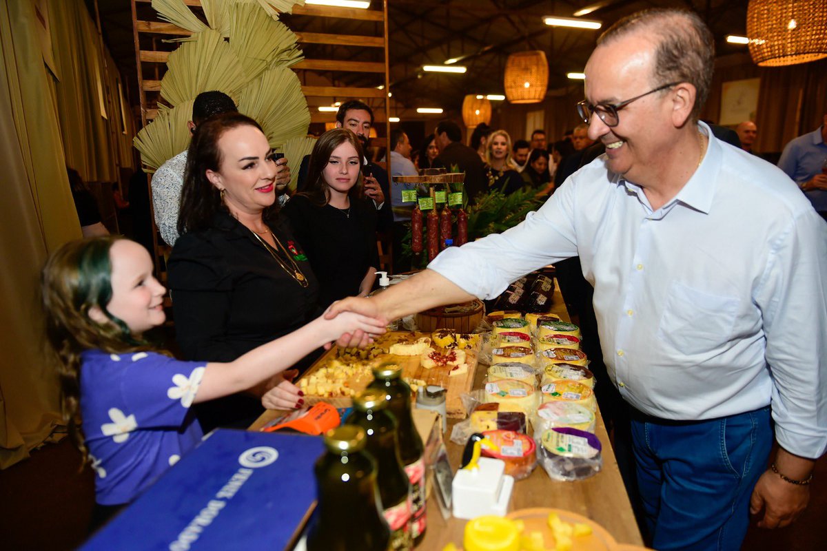 jorginhomello's tweet photo. A comemoração da vindima, feita em São Joaquim, mostra o quanto somos capazes de empreender, de fazer produtos de qualidade e de sermos os melhores.
Esse é o caminho. VamoQVamo!
#Vinho #Vindima #SC #SantaCatarina #GovernadorJorginhoMello https://t.co/QJnuhE0kb7