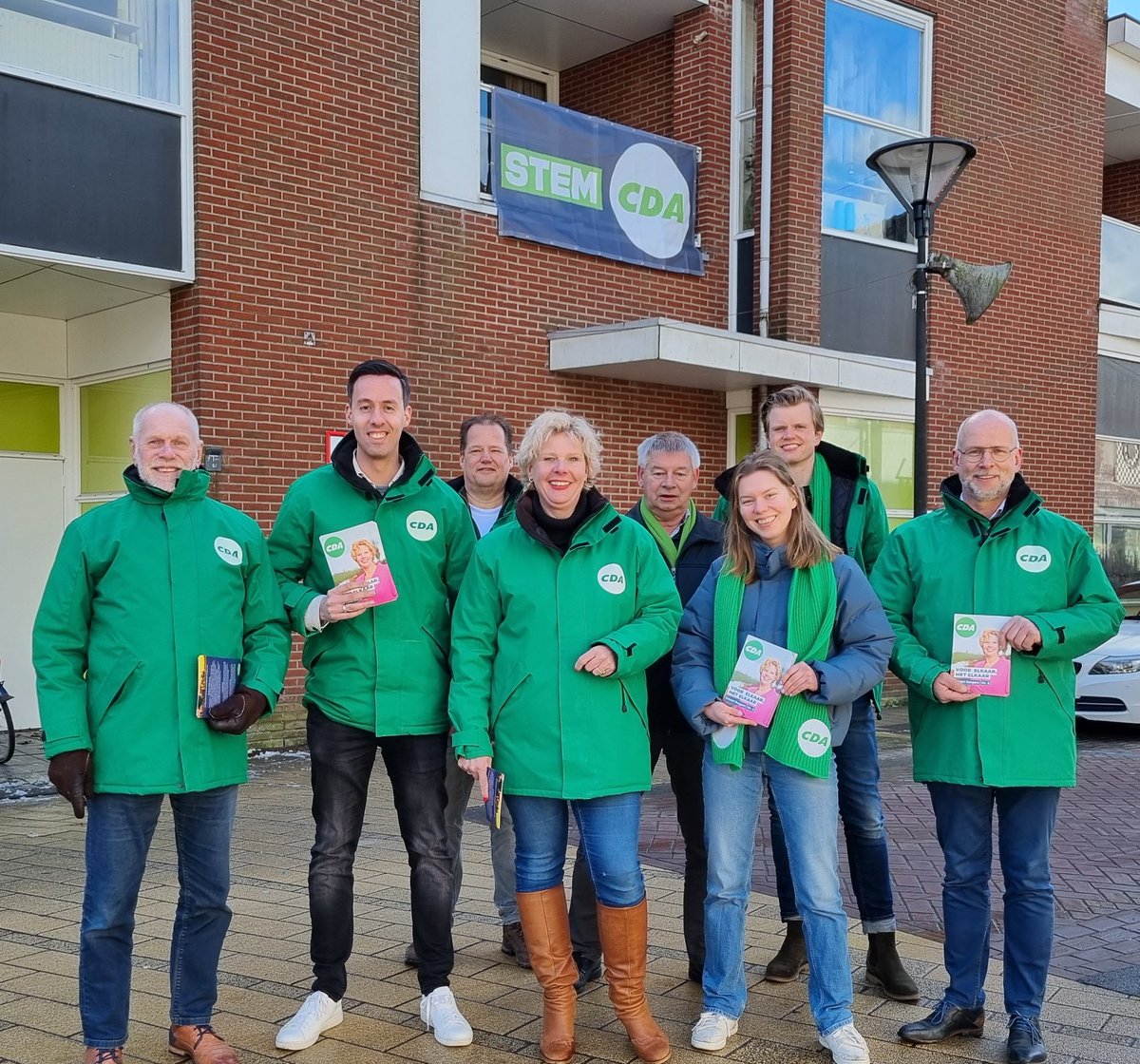 CDAhetHOGELAND's tweet photo. Mooie campagnedag in #HetHogeland 💚
Stem 15 maart ✅️ @CDAprovincieGR @kristel_rutgers https://t.co/5xWWhGHSuv