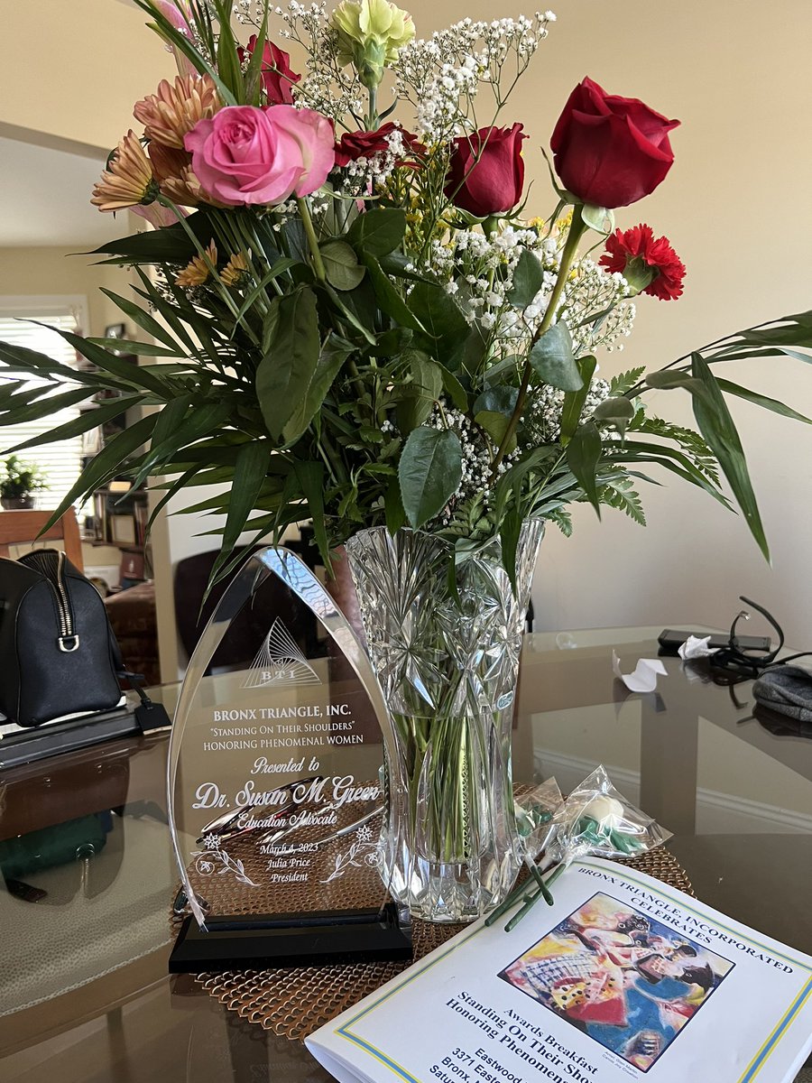 🙏🏾 to the ladies of the Bronx Triangle Inc. for recognizing my work as an Education Advocate for Women’s Month. Kids have been my business for a long time and I’m just so blessed. S/O to my colleague Tierra Donaldson, also from <a href="/NYCSchoolsOSYD/">NYCDOE Office of Safety & Youth Development</a> on her recognition as well.