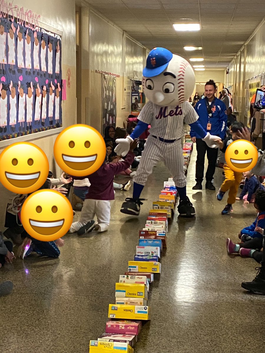 Deborah512's tweet photo. A million THANK YOUs to the @Mets and @StevenACohen2  for sending Mr. &amp; Ms. Met to CHC for our Cereal Box Challenge. We were so excited to have you help us help others!!! You ROCK!!! 💙🧡 #LGI #elmont https://t.co/wIVYXSJ7E4