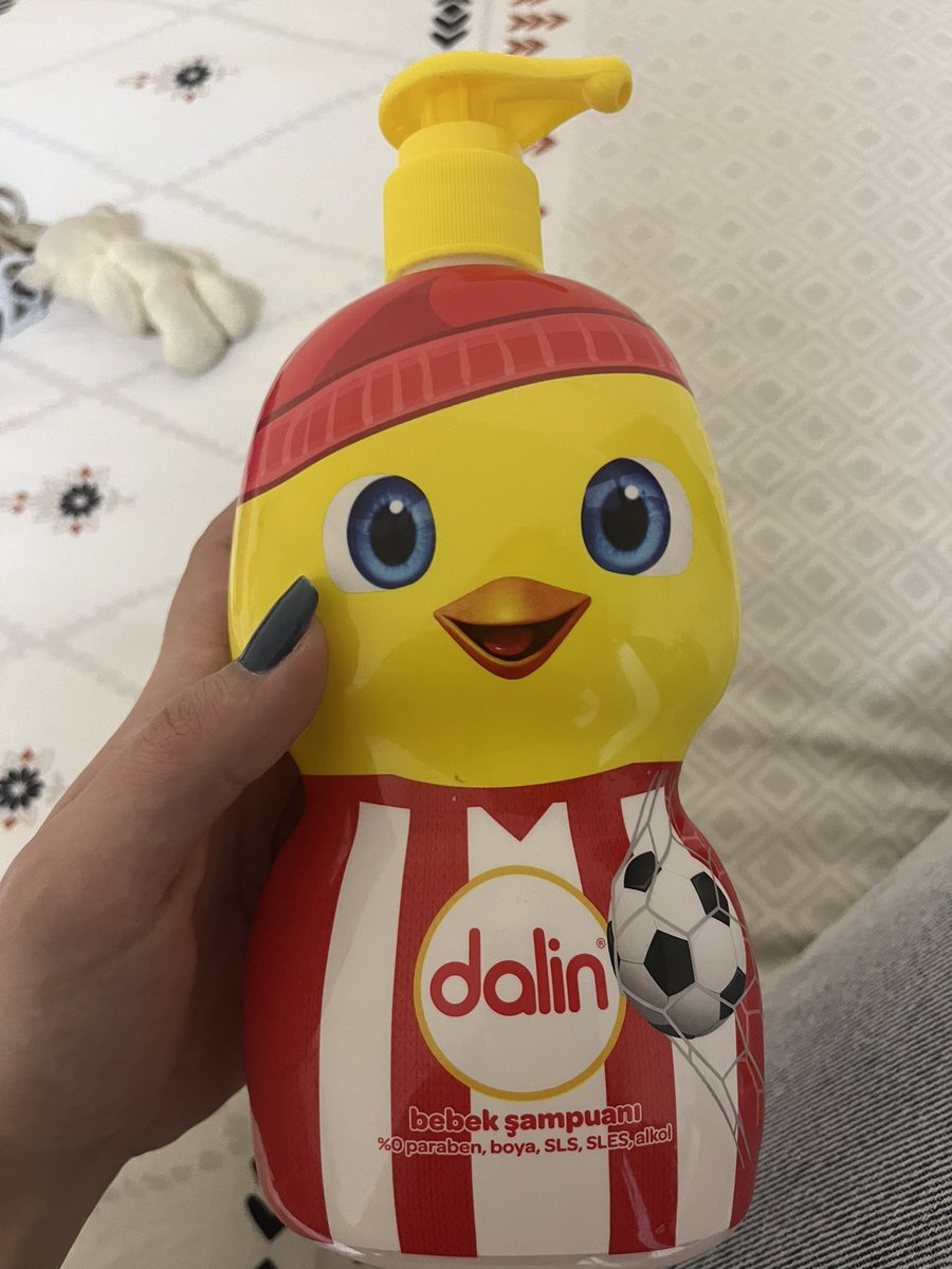 esralarcaa's tweet photo. Askiimmma da bu şampuanı kullanmak yakışırdı💓💓🫶🏽🫶🏽⚽️ https://t.co/fm7ED9udKj