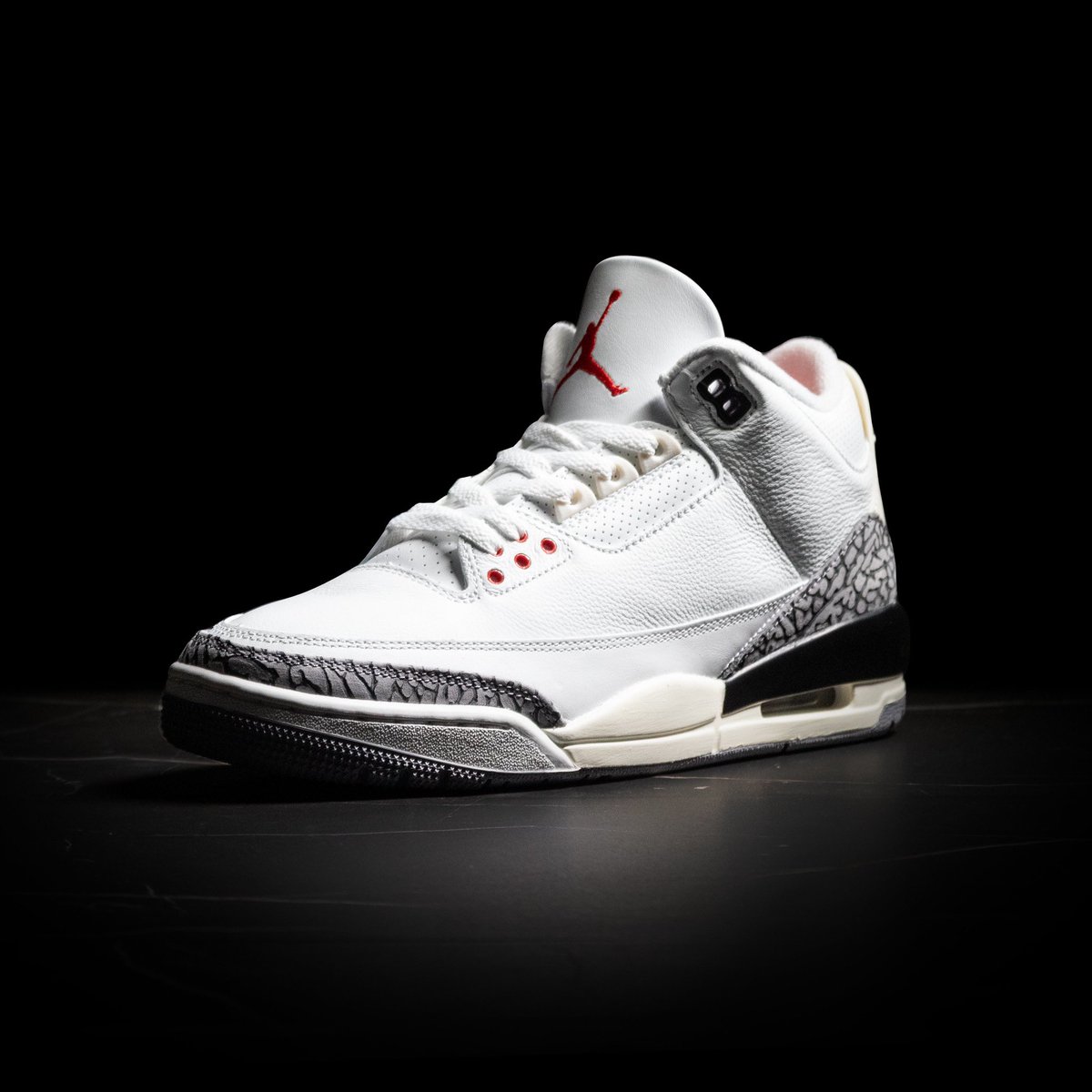 SNKR_TWITR tweet media