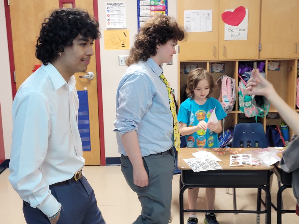 PaschalPatriots's tweet photo. JA in a day was a great opportunity for our 2nd graders to learn about economics and business with the volunteers from Junior Achievement. #JAinaDay #PaschalPatriotPride https://t.co/4ZcLlp1vc1