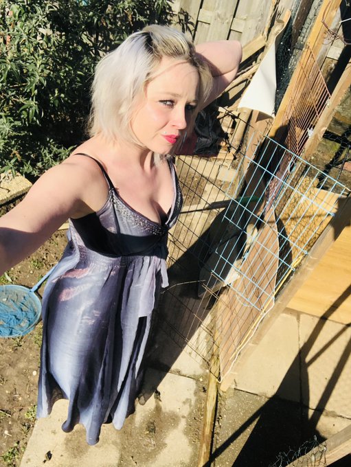 I love the sun, and being outdoors&hearts;️ but outdoors doing some 18+ stuff is much more fun 🍆🍑 https://t