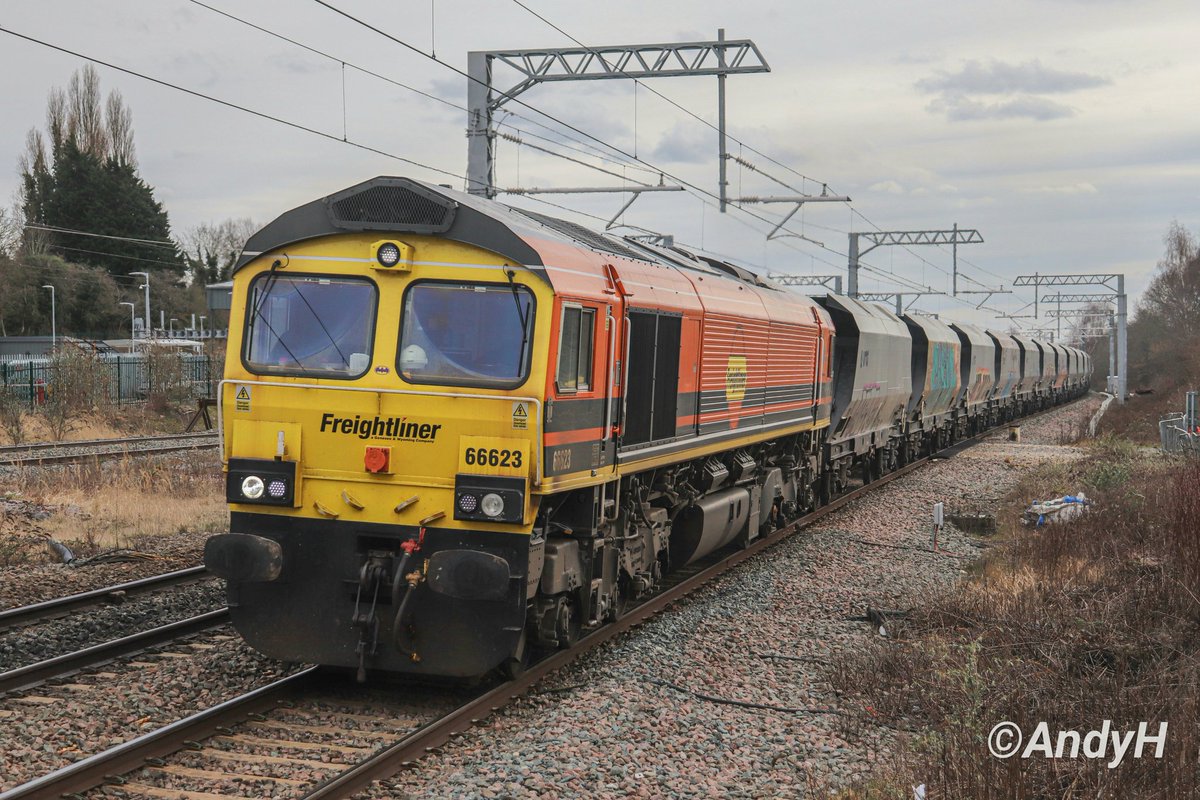 holtona72's tweet photo. #ShedSaturday and it's the one and only #BatShed π¦ 66623 powering @RailFreight 6V54 Radlett to East Usk Yard through Kettering this afternoon. #MML #Freightliner #ShedWatch 11/3/23 https://t.co/X9MWFEEJtu