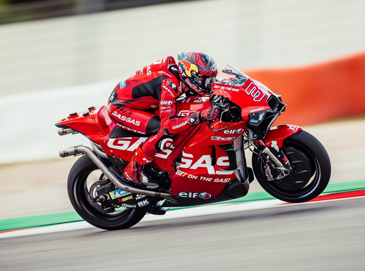 MauroScinto's tweet image. RT @Tech3Racing: First shots from the first outings of the red GASGAS RC16 this morning📸 Looking beautiful😍🔥 

#GASGASFactoryRacingTech3 #GetOnTheGas #PortimaoTest #MotoGP #AF37 #Pol44