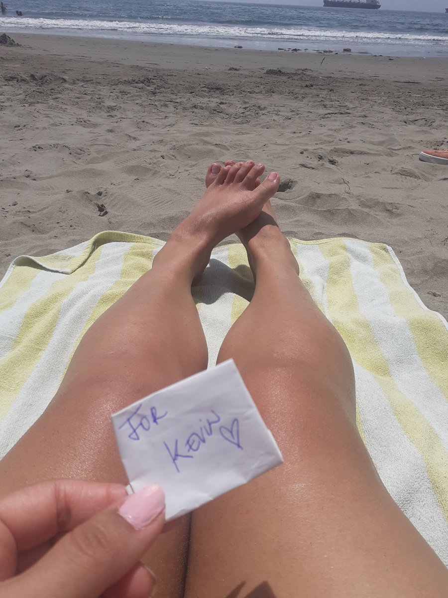 HotPinkPawsMile's tweet photo. Commission #1 (Thank you!!)
"Shiny legs outside with my name"
#sexyfeet #footfetish #feetfetish #feet #foot #toes #barefoot #toenails #feetmodels #barefeet #feetgirl #feetfinder #feetgodess #soles #beach https://t.co/TJXPq9k9wZ