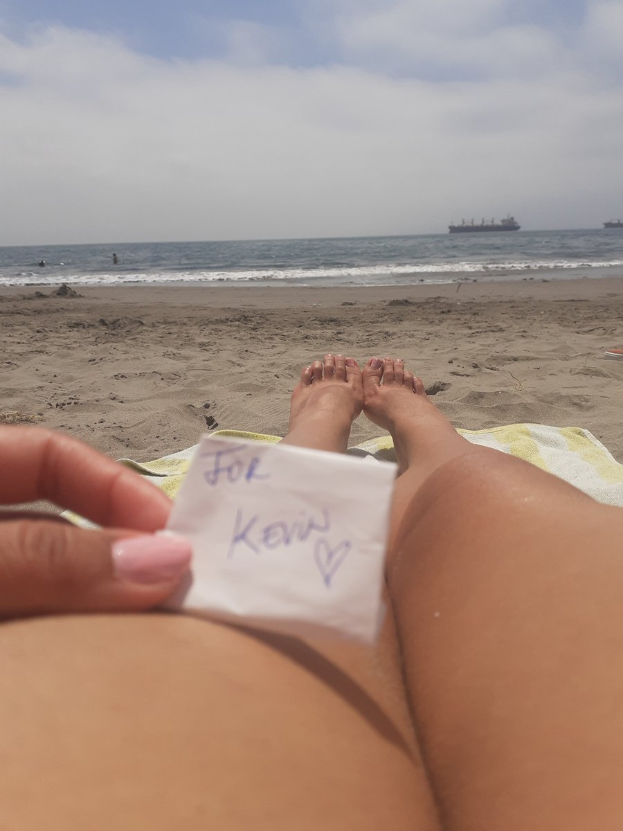 HotPinkPawsMile's tweet photo. Commission #1 (Thank you!!)
"Shiny legs outside with my name"
#sexyfeet #footfetish #feetfetish #feet #foot #toes #barefoot #toenails #feetmodels #barefeet #feetgirl #feetfinder #feetgodess #soles #beach https://t.co/TJXPq9k9wZ