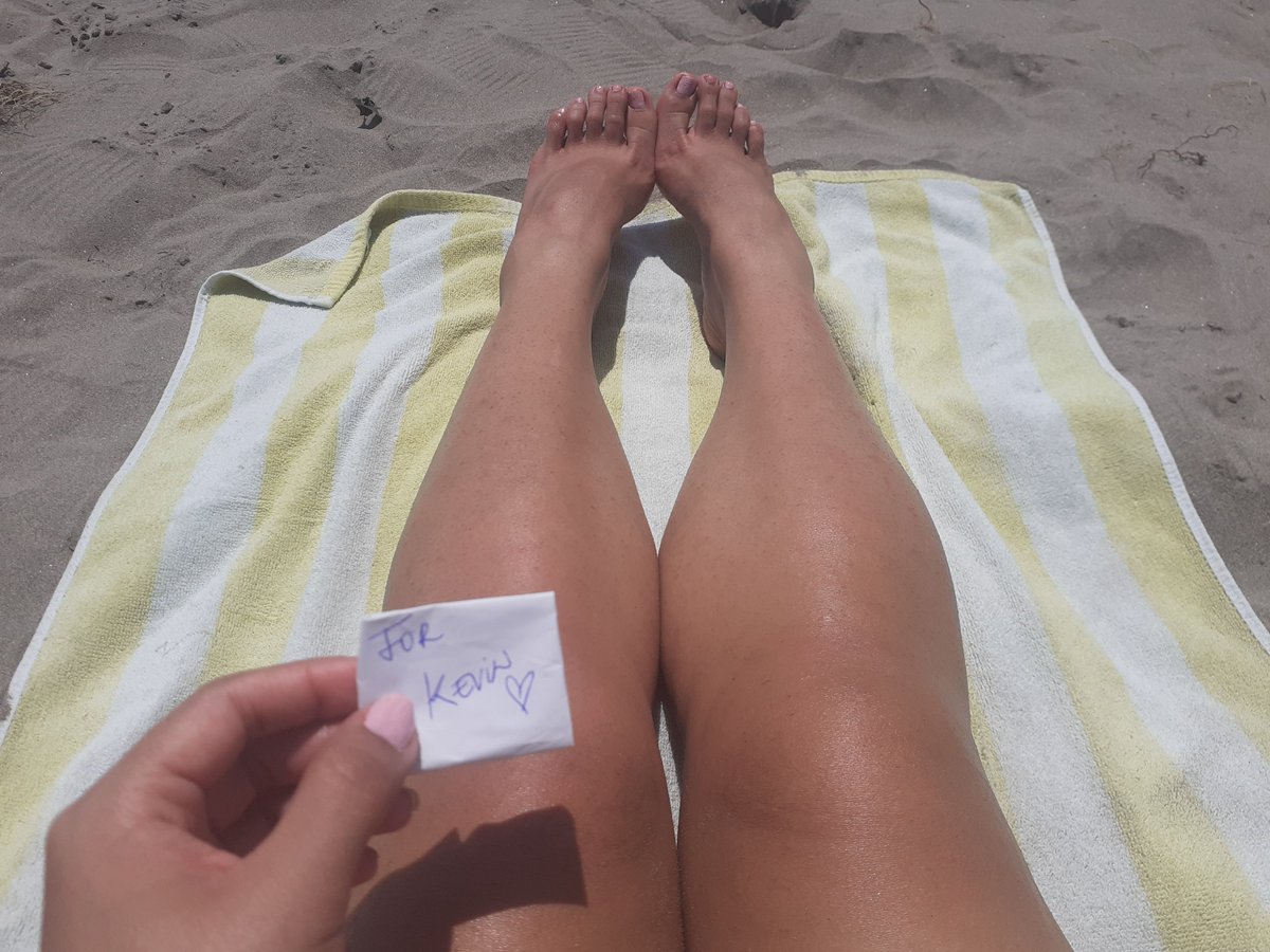 HotPinkPawsMile's tweet photo. Commission #1 (Thank you!!)
"Shiny legs outside with my name"
#sexyfeet #footfetish #feetfetish #feet #foot #toes #barefoot #toenails #feetmodels #barefeet #feetgirl #feetfinder #feetgodess #soles #beach https://t.co/TJXPq9k9wZ