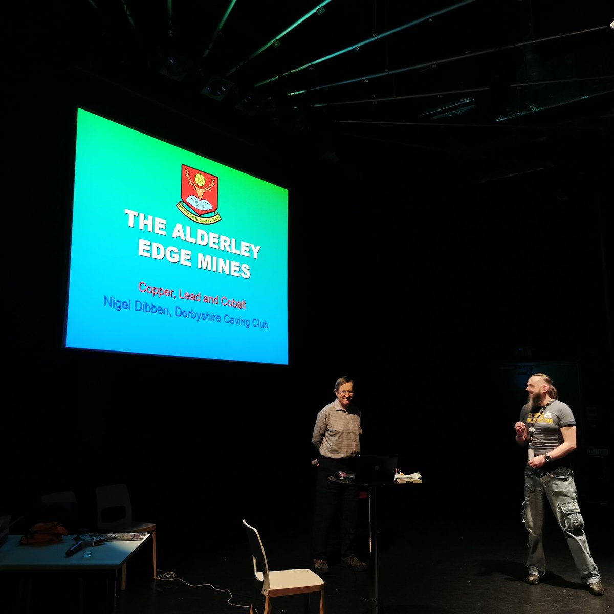 subbrit's tweet photo. After tea & cake, @tunnelinspector is introducing our final talk: @Nigel_Dibben caver, mine explorer,
@derbyscc member, on the discovery of a lost Napoleonic cobalt mine at @AlderleyEdge
#Cheshire.
Get his book ‘The Alderley Edge Mines'
https://t.co/KB5fSfsxuq #SubBritEvents https://t.co/IFVYdXGTgl