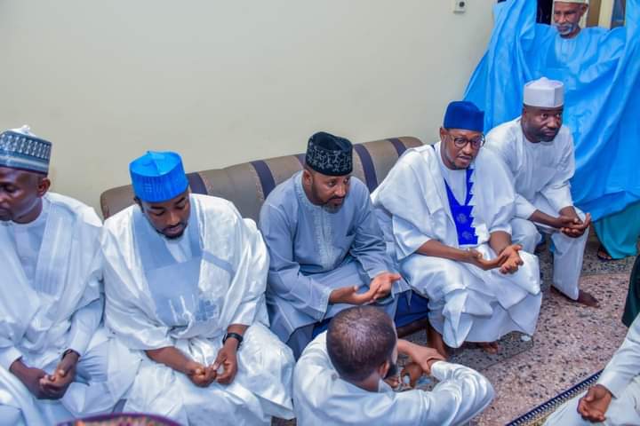 Miqdad_Jnr's tweet photo. The Katsina State APC gubernatorial flag-bearer, Dr Dikko Umaru Radda, had earlier today paid a condolence visit to the family of an elder statesman, the late Musa Musawa who died last  Tuesday evening after a protracted illness. May his soul rest in peace. https://t.co/YsJJAngV97