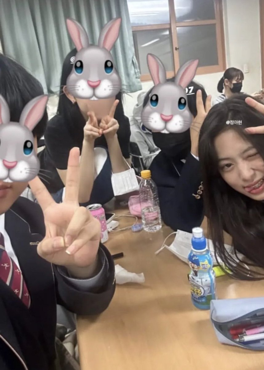 ruphajjungs's tweet image. ahyeon's popularity in hanlim is crazy like