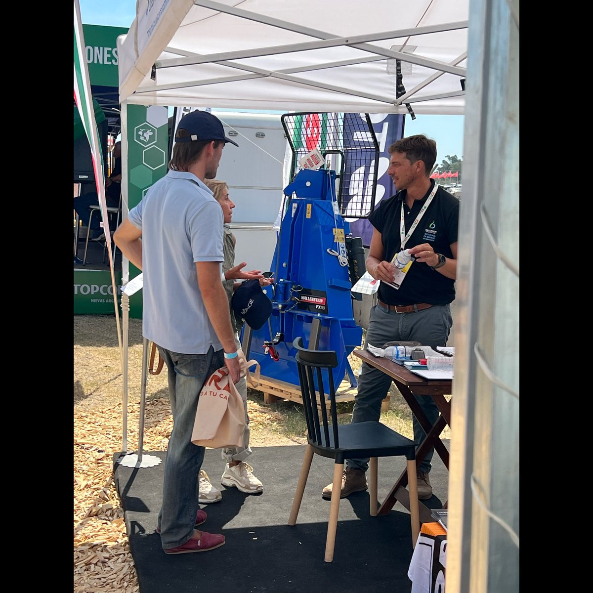 segaexport's tweet photo. Wrapping up the week in San Nicolas, Argentina @expoagrocom with @recursosorganicos our @wallensteineqpt distributor. Gracias por sus esfuerzos 💪 #chippeadora #cabestrante #procesadoradeleña #partidoradeleña https://t.co/3qbKKD0bdS