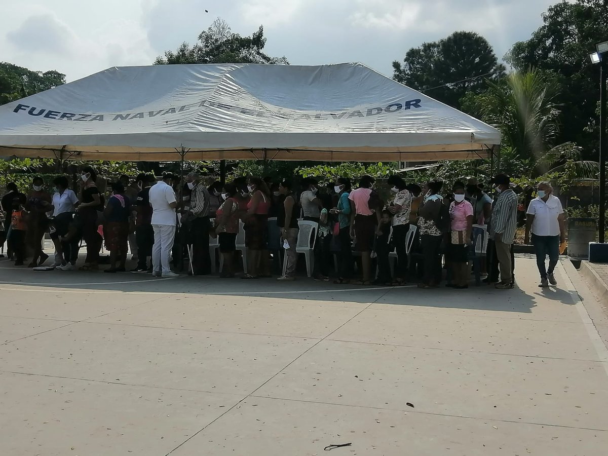 FermanPalacios's tweet photo. Jornada de carnetizacion y notificación de autorizaciones, en Metalio Acajutla, Sonsonate. Jornada en coordinación con capitanía de Puerto Acajutla, con otras instituciones en jornada médica. @AgriculturaSV #Cendepesca #carnetizacion #pescadores https://t.co/xH1bxR7IsM