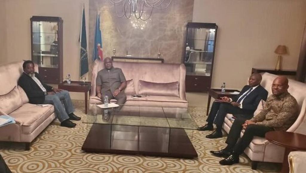 benbabunga's tweet photo. CE JOUR-LA... 12 mars 2020, Joseph Kabila se rend chez Félix Tshisekedi, à N’Sele. L’ex-président arrive seul, tandis que son successeur est entouré de Kamerhe et de Beya. Ils décident de supprimer le comité de suivi de l’accord FCC-Cach pour se concerter seuls directement. https://t.co/XAeSRmIfJM