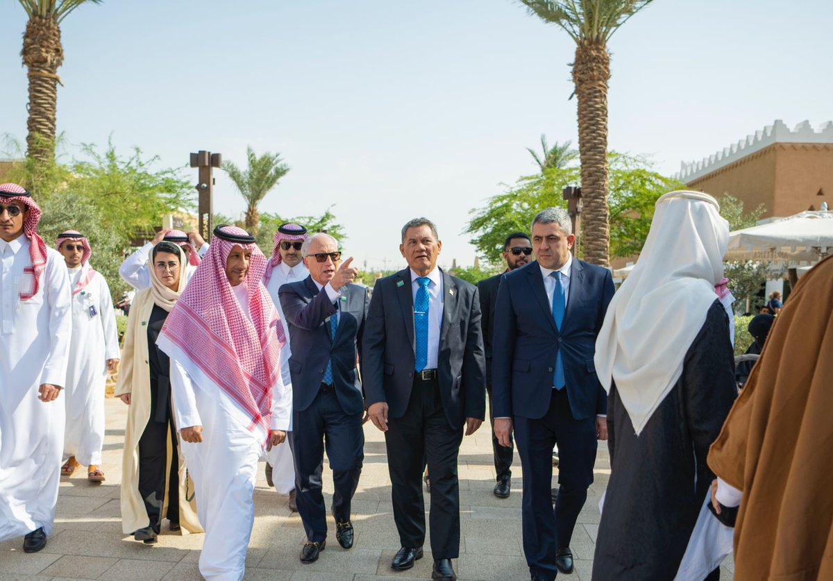 AhmedAlKhateeb's tweet image. Had the pleasure of hosting HE the Prime Minister of Tuvalu, Honorable Kausea Natano and the Secretary General of the UNWTO, HE Zurab Pololikashvili @pololikashvili during the celebration activities for #Flag_Day in #Diriyah, the cradle of the first flag 🇸🇦