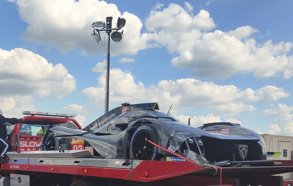 EnduranceInfo1's tweet photo. Sortie de piste de la Peugeot 9X8 #93 à Sebring #WEC 

➡️ https://t.co/KM1XhIgoyw https://t.co/d3xcvXMTy9