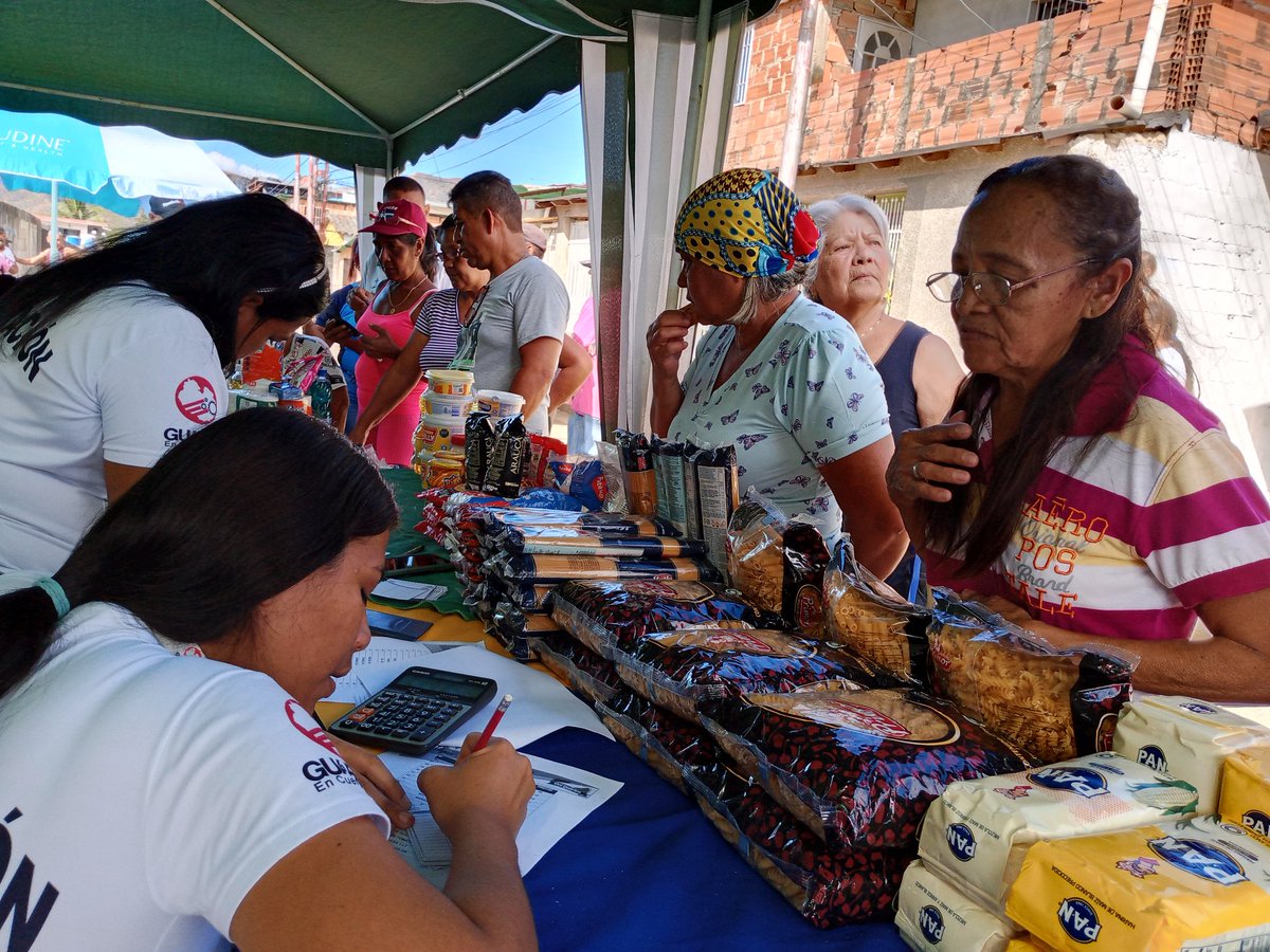 #PonteAlDía 📢 | En los 15 municipios de Guárico se realizan simultáneamente cada sábado las Ferias del Campo Soberano.

Gracias a los esfuerzos de encadenamiento productivo se logra brindar seguridad alimentaria al pueblo guariqueño 💯

#TrabajoYProgresoPorGuárico
#SoleimaniVive