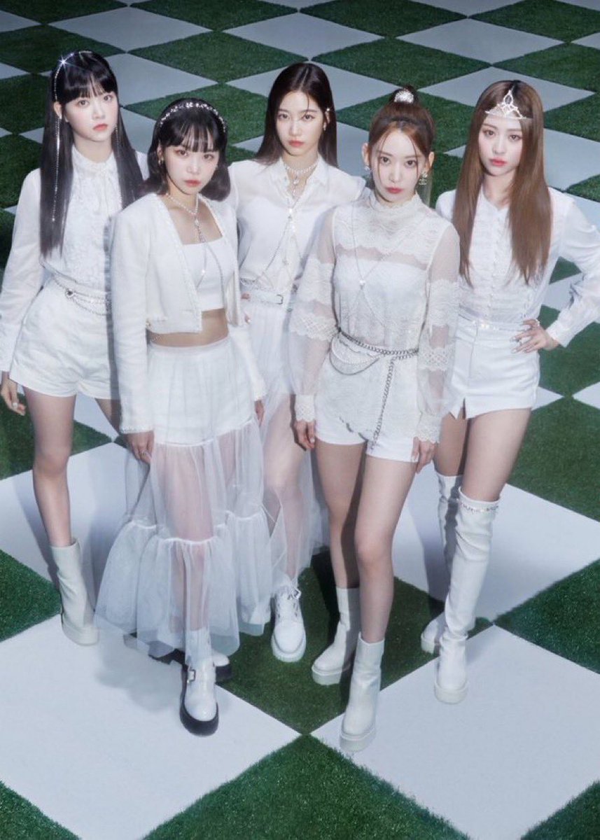 #FEARLESS_JP by <a href="/le_sserafim/">LE SSERAFIM</a> leads the ABC JPOP Album 200 Chart for a 6th Week in a row selling 38,000 Copies(573,000 Total Copies)