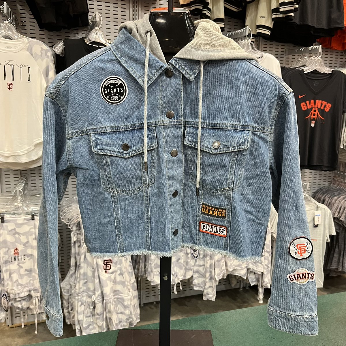 SFGDugoutStore's tweet image. Ladies! Get ready for the upcoming @sfgiants ⚾️ season, by updating your wardrobe with these @WEARbyEA styles from @erinandrews!
Available now at our #OraclePark location! #SFGiants #WearByEA

instagram.com/p/CpqYiriuBcF/