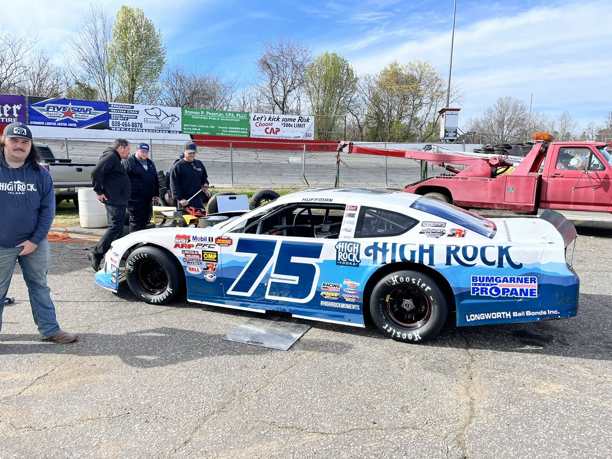 HuffmanRacing_'s tweet photo. Black wheels tonight at @hickoryspeedway for twin 40s๐
Also thank you @itsmoonhead
Watch the action live on @FloRacing at 6ET https://t.co/GhVty3LUqu