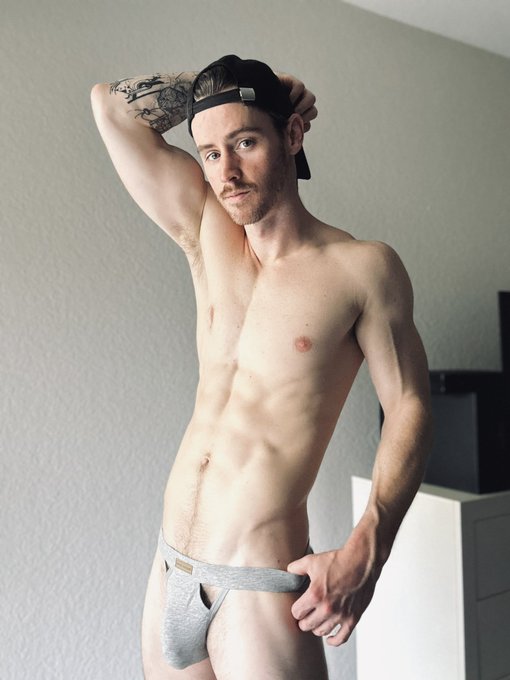 The sun is shining. We better take advantage of it. ☀️❤️ https://t.co/P0fMloLylX