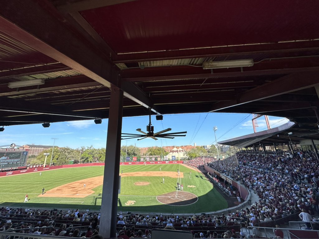 brettpn's tweet photo. Howser is packed https://t.co/a4fnuIgzIu