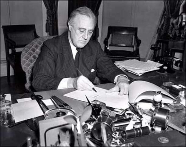 #ot 11 March 1941 – World War II: United States President Franklin D. Roosevelt signs the Lend-Lease Act into law, allowing American-built war supplies to be shipped to the Allies on loan.

#Secondworldwar #FranklinDRoosevelt #USpresident #History  #onthisdayinhistory