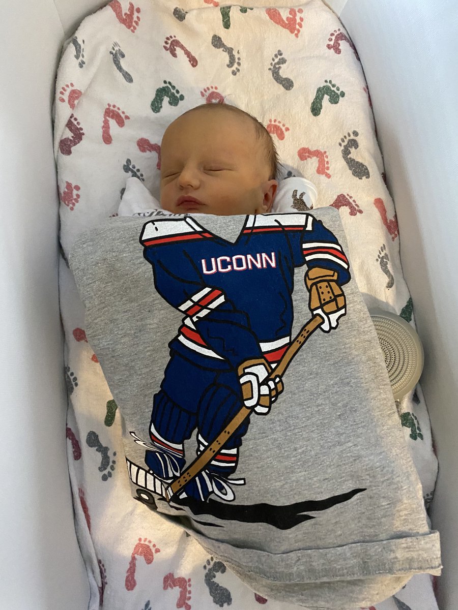 K_Huse's tweet image. Let’s go @UConnMHOC! Brooks is ready to cheer on the #IceBus today!