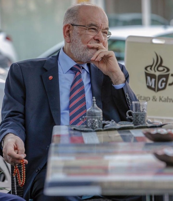 MeerveErol's tweet photo. •Ben sizin yalan ve hilelerinizle baş edemedim, bu bana dert oldu.
Ama ben de sizin önünüzde diz çökmedim, bu da size dert olsun.." https://t.co/vP0vCoyRi2