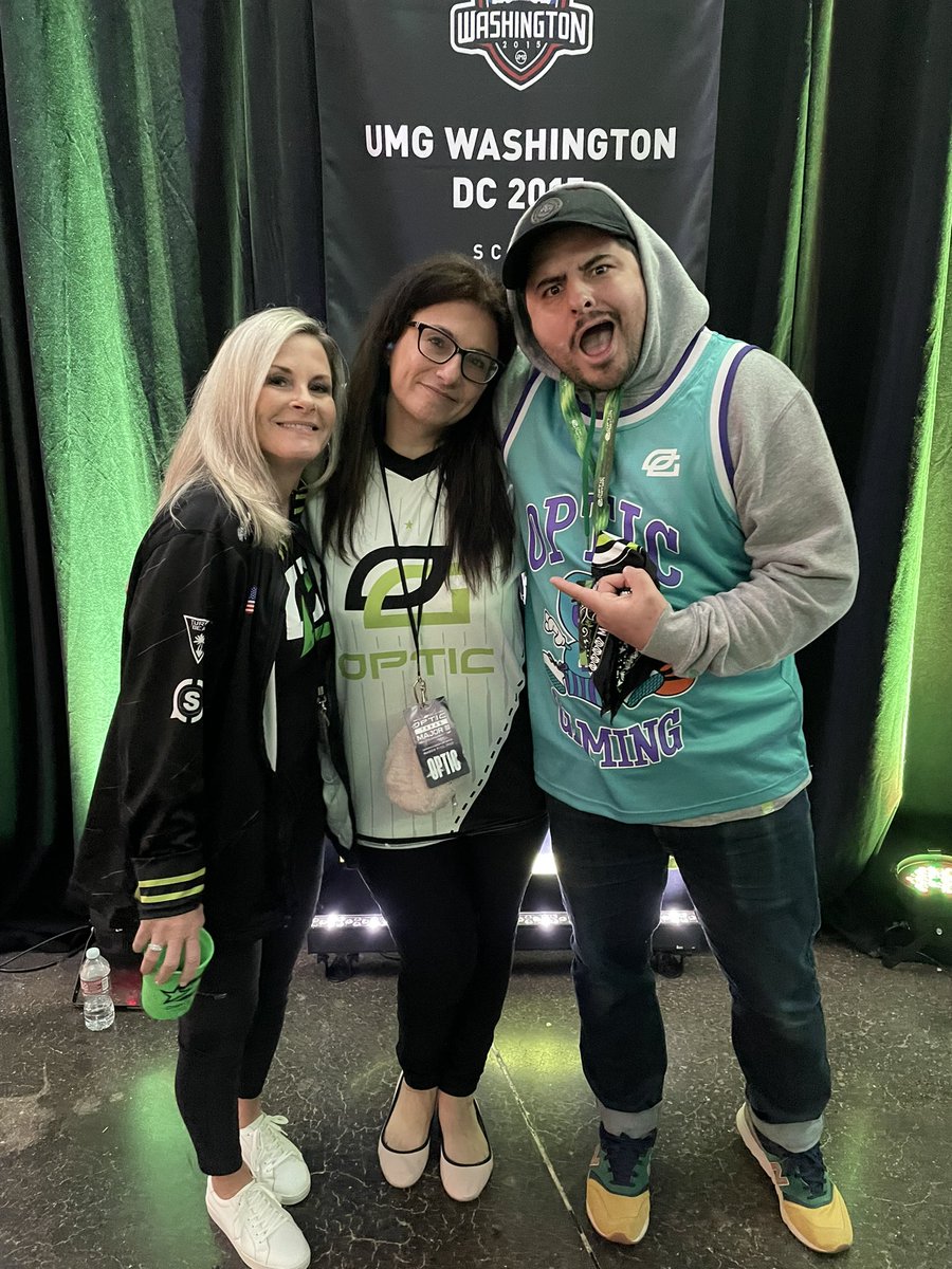 801HOBO's tweet photo. The most attractive women in Texas! @momOFscump @dashy_mama #letsgoOpTic what a weekend โค๏ธ https://t.co/aRO6PUDWtH