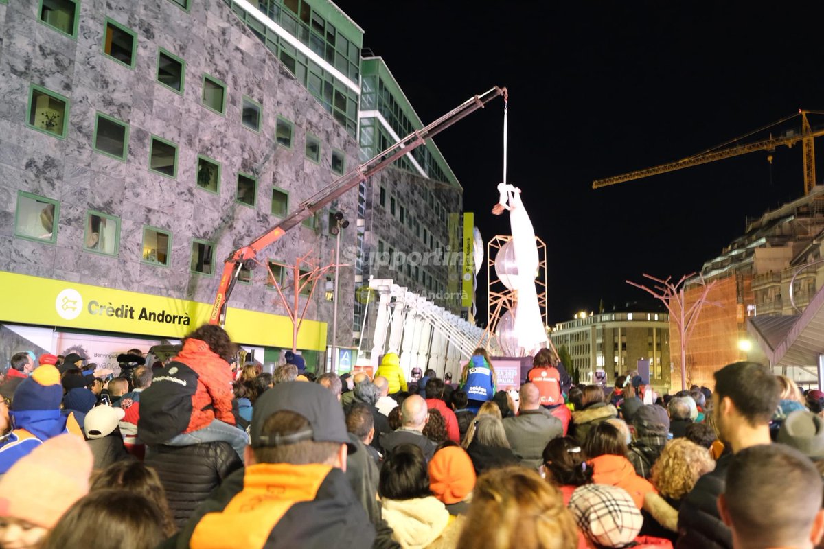 #esquí
🥁<a href="/LaFuraDelsBaus/">FuraDelsBaus</a> i <a href="/brincadeiraBCN/">Brincadeira</a> han posat l'espectacle abans que les finals de la Copa del Món <a href="/fisalpine/">FIS Alpine</a> iniciïn entrenaments i competicions a Soldeu El Tarter - <a href="/grandvalira/">Grandvalira Andorra</a> a partir de dilluns
#supportingcopa
©️ <a href="/comunicANDorra/">comunicAND</a> / @CreditSupport_