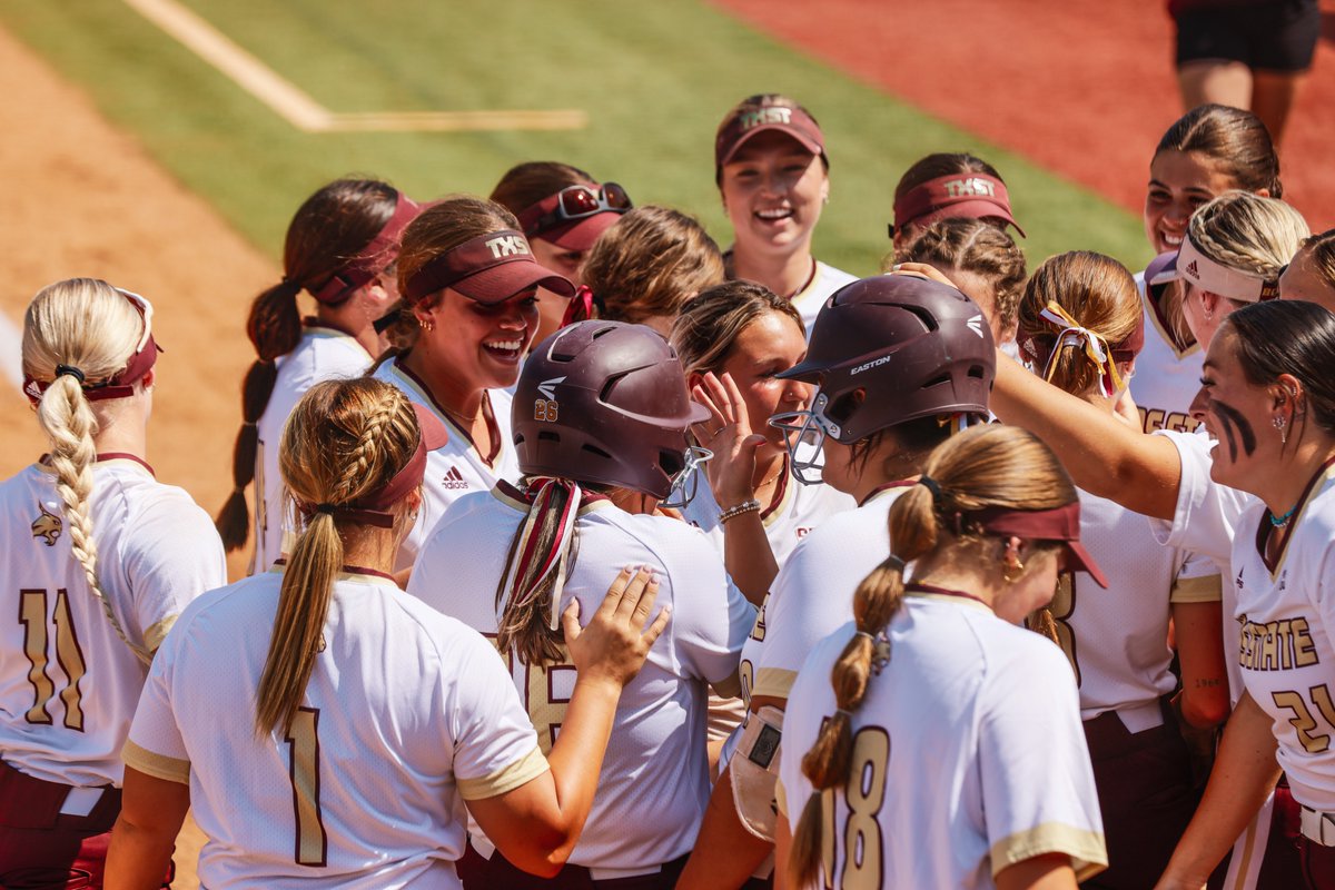 NCAASoftball's tweet photo. 𝑩𝑶𝑩𝑪𝑨𝑻𝑺 𝑩𝑹𝑰𝑵𝑮 𝑰𝑻 

@TXStateSoftball pushes past No. 9 Alabama for a 3-1 win in the Bevo Classic ✅ 

#NCAASoftball x 📸 @TXStateSoftball https://t.co/NL8q9i9tWk