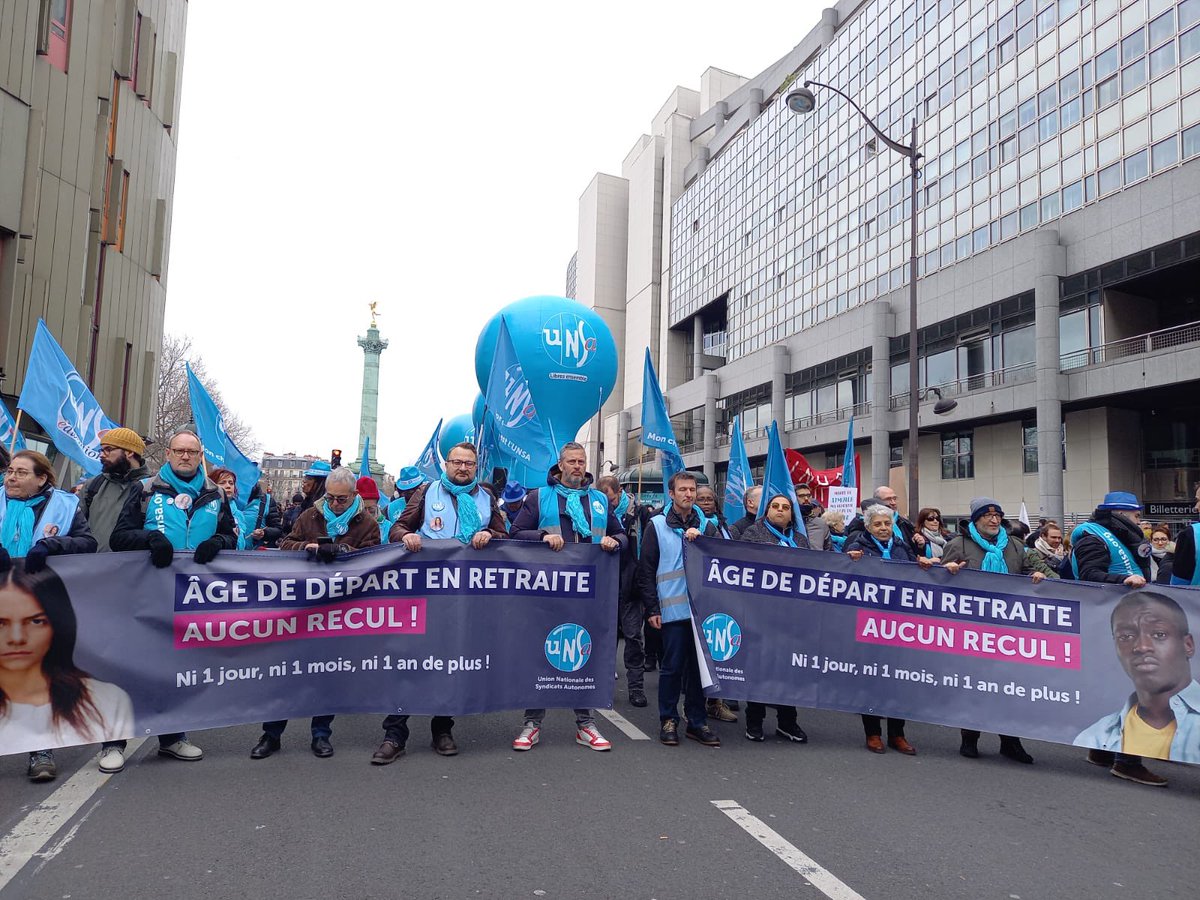 leparisiendu92's tweet photo. Manifestation parisienne samedi #11mars.
Le bras d’honneur du président de la république doit avoir une réponse forte, celle-ci doit l’être à la hauteur de son mépris envers les françaises et les français. Le 15 mars, on met le paquet. 💪
#UnsaAp https://t.co/tbALMl3mcl