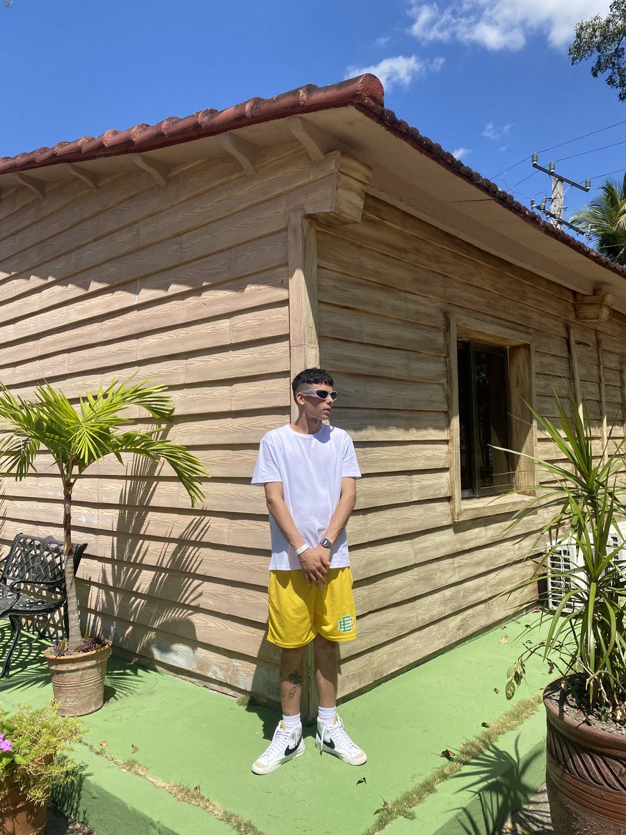 Lmb_Alejandro's tweet photo. Mi jeva,yo ericmanuel todos felices 🤨😂❤️❤️@BallateMary https://t.co/7wBe4JKnwL