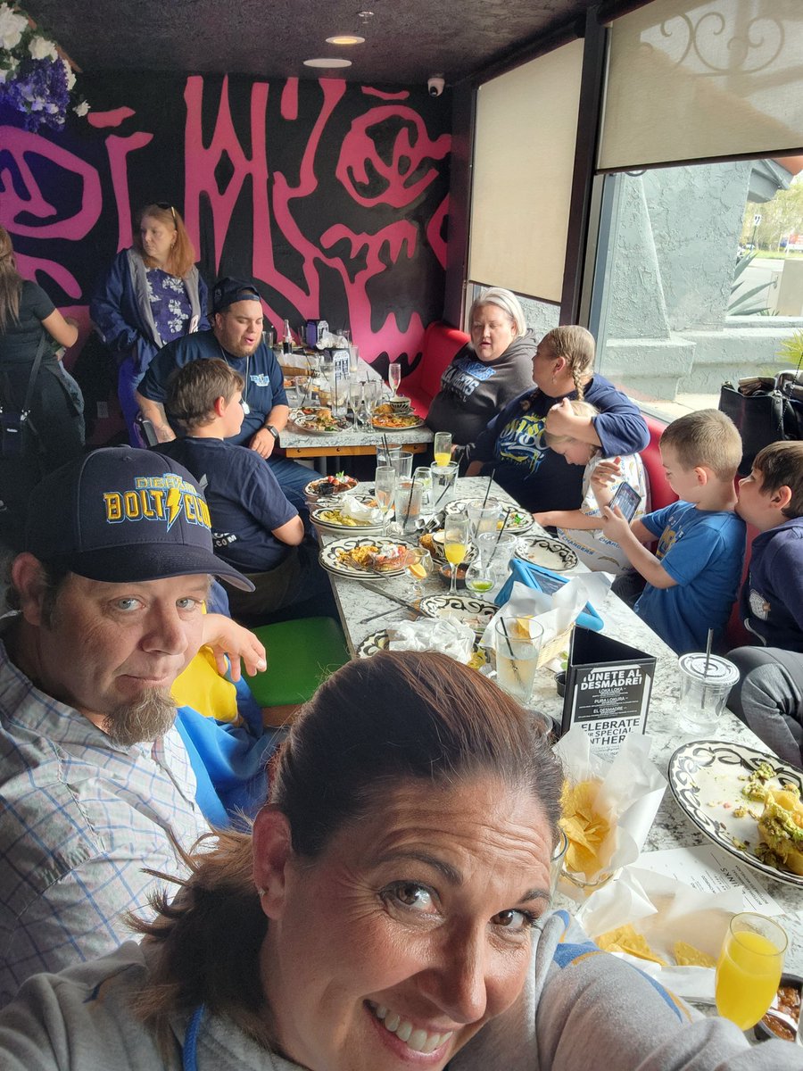 MeShellyB315's tweet photo. Fam⚡️ly
#Chargers
#DHBC
#DHBCie https://t.co/X2qHLmo1gv