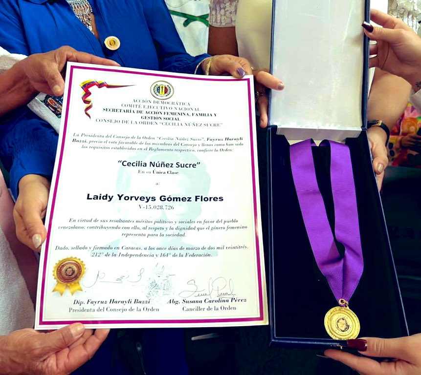 laidygomezf's tweet photo. #11Marz Agradecida con las mujeres de mi partido #AccionDemocratica por conferirme la Orden “Cecilia Nuñez Sucre” en su Única Clase, honor que exalta las luchas, que he forjado hace más de 20años.

Gran gesto de @FayruzHB y la dirección política nacional del partido del pueblo🏳️ https://t.co/DkGxOvILIQ